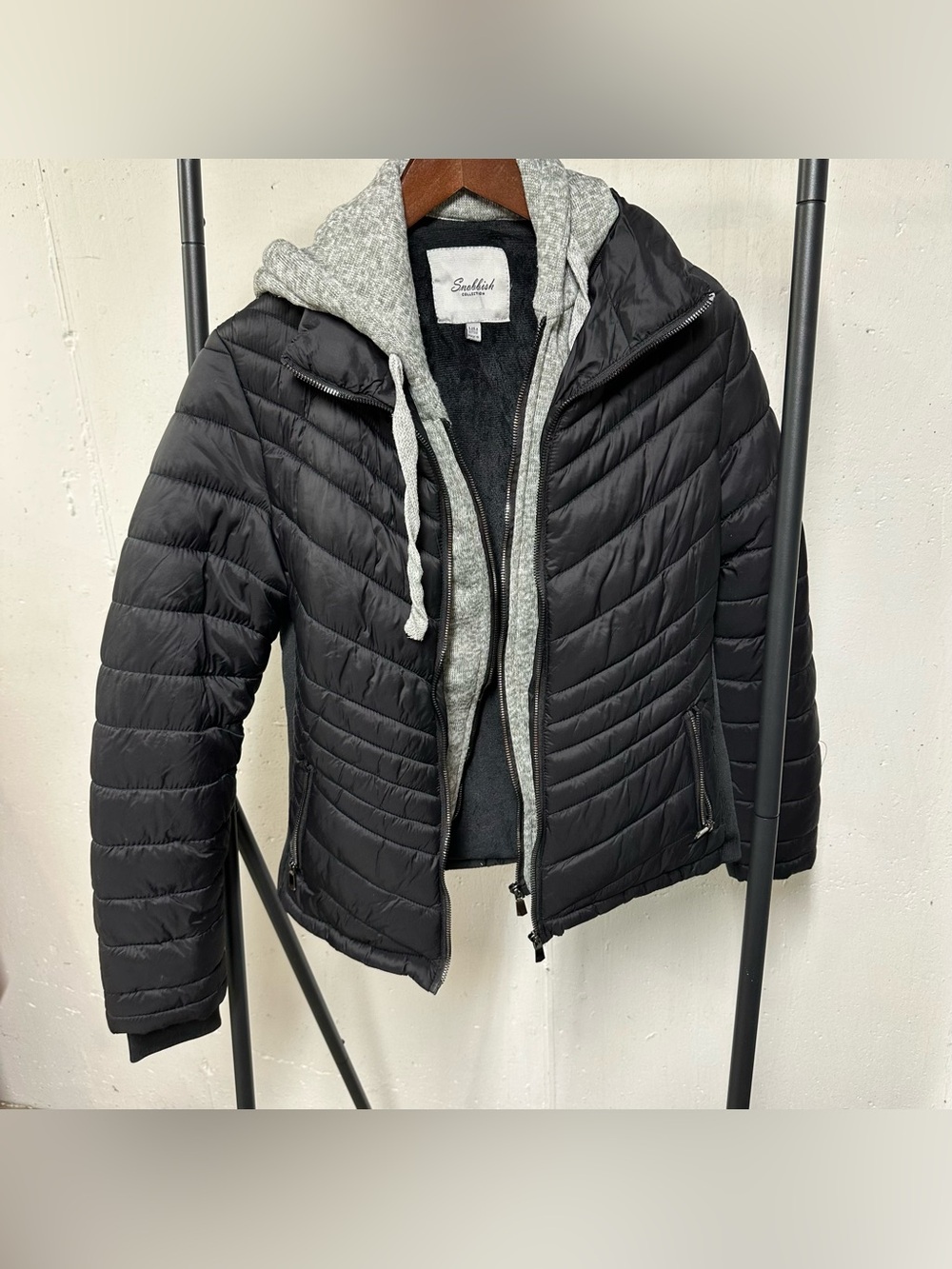 Black Quilted Puffer Jacket with Gray Hooded Insert 🐠